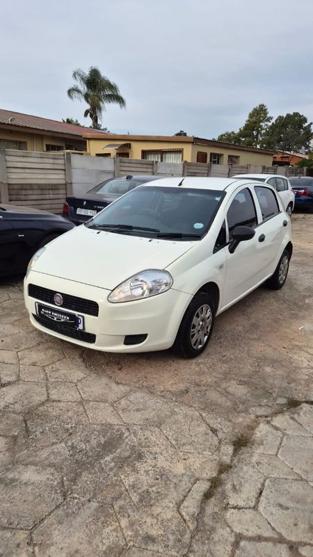 2012-Fiat-Punto-12-Active_2