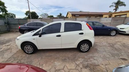 2012-Fiat-Punto-12-Active_3