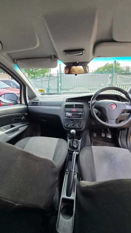 2012-Fiat-Punto-12-Active_5