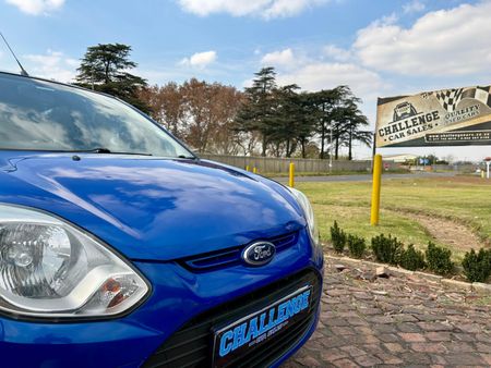 2015-Ford-Figo-14-Ambiente_9