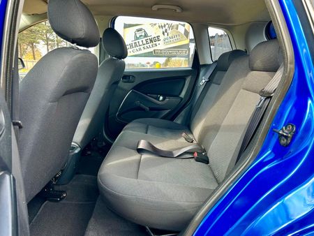 2015-Ford-Figo-14-Ambiente_14