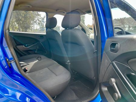 2015-Ford-Figo-14-Ambiente_16