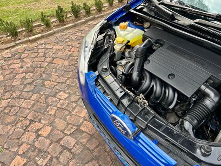 2015-Ford-Figo-14-Ambiente_18