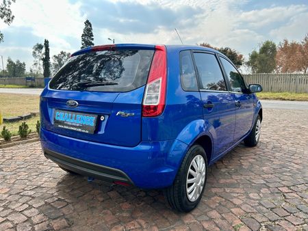 2015-Ford-Figo-14-Ambiente_3