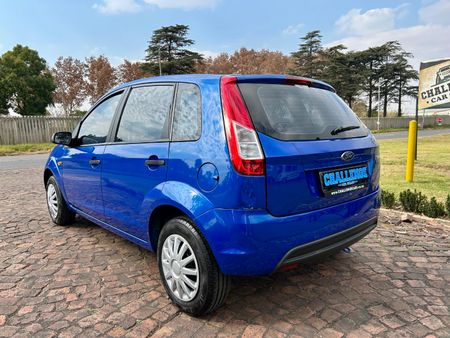 2015-Ford-Figo-14-Ambiente_5
