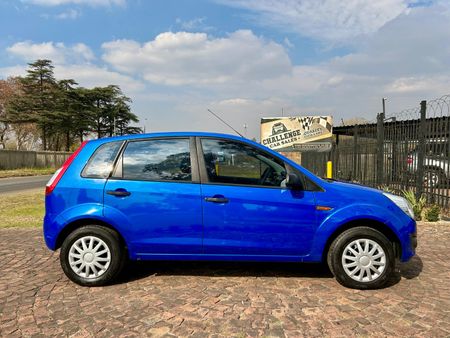 2015-Ford-Figo-14-Ambiente_6
