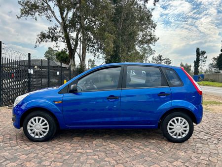 2015-Ford-Figo-14-Ambiente_7