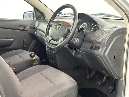 2011-Chevrolet-Aveo-16-L_9