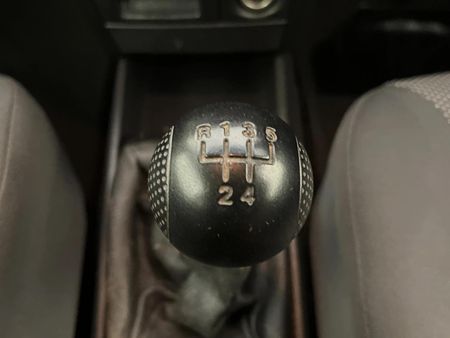 2011-Chevrolet-Aveo-16-L_10