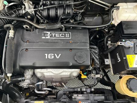 2011-Chevrolet-Aveo-16-L_11