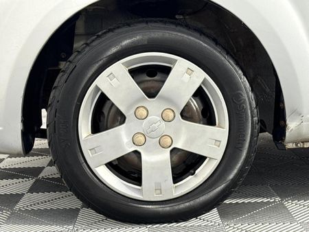 2011-Chevrolet-Aveo-16-L_4