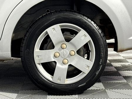 2011-Chevrolet-Aveo-16-L_6