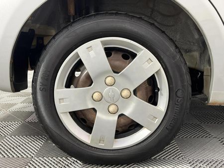 2011-Chevrolet-Aveo-16-L_7