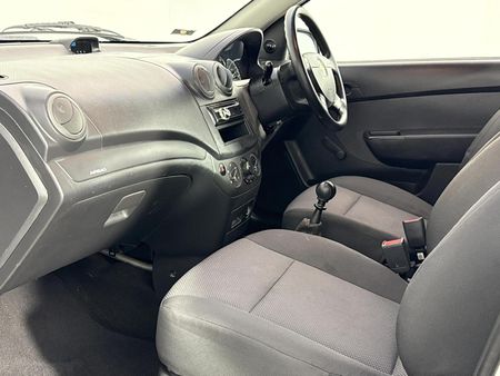 2011-Chevrolet-Aveo-16-L_8