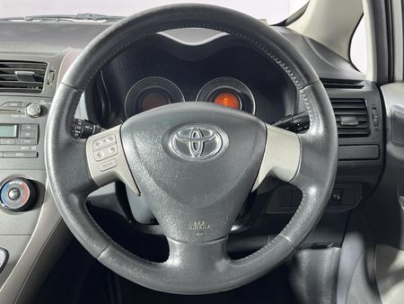 2009-Toyota-Auris-200D-RS_11