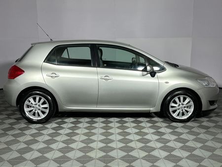 2009-Toyota-Auris-200D-RS_16