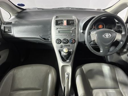 2009-Toyota-Auris-200D-RS_1