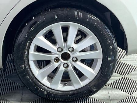 2009-Toyota-Auris-200D-RS_6