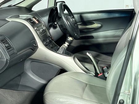 2009-Toyota-Auris-200D-RS_8