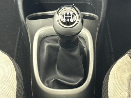 2016-Toyota-Aygo-10-X-Play-5-dr_9