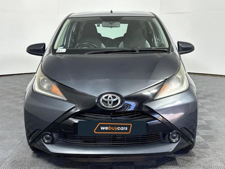 2016-Toyota-Aygo-10-X-Play-5-dr_11