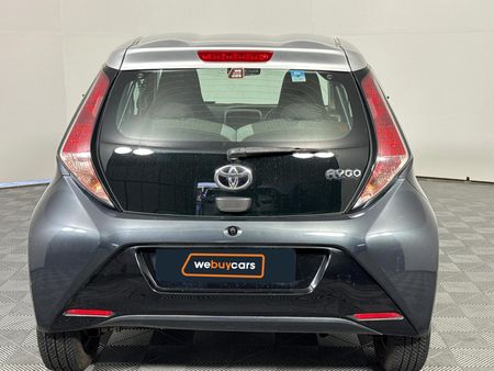 2016-Toyota-Aygo-10-X-Play-5-dr_14