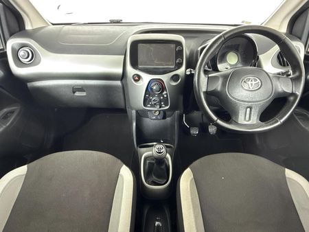 2016-Toyota-Aygo-10-X-Play-5-dr_1