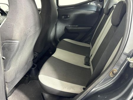 2016-Toyota-Aygo-10-X-Play-5-dr_3