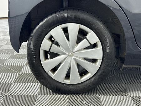 2016-Toyota-Aygo-10-X-Play-5-dr_5