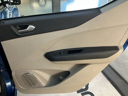 2021-Renault-Triber-10-Intens_11