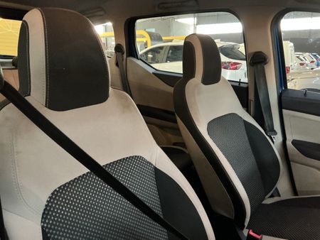 2021-Renault-Triber-10-Intens_13
