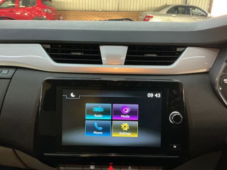 2021-Renault-Triber-10-Intens_17