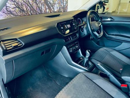 2023-Volkswagen-T-Cross-10-TSI-Comfortline_15