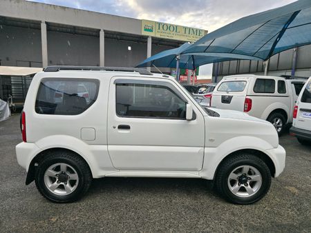 2014-Suzuki-Jimny-13_1