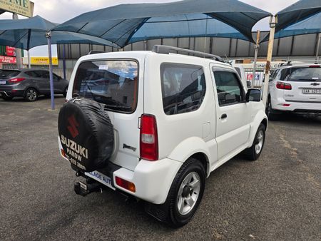 2014-Suzuki-Jimny-13_2