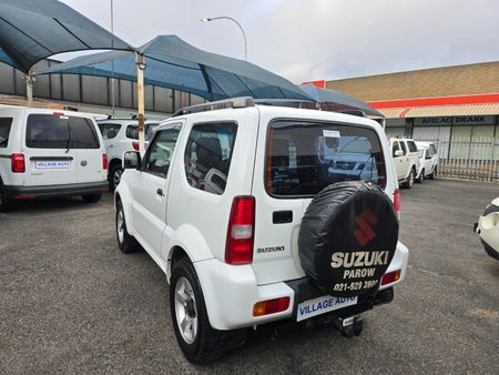 2014-Suzuki-Jimny-13_4