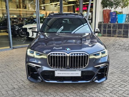 2021-BMW-X7-M50i_1