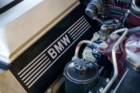 1994-BMW-8-Series-840ci-individual_23