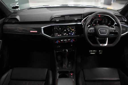 2024-Audi-RSQ3-25-TFSI-Auto_11