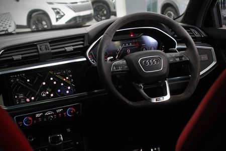 2024-Audi-RSQ3-25-TFSI-Auto_13