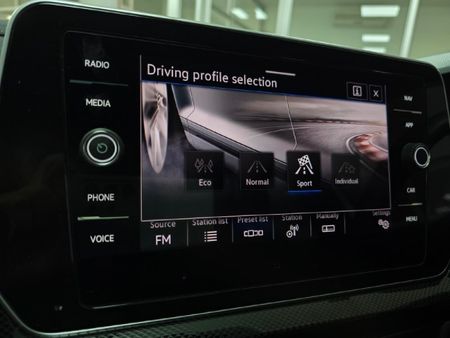 2024-Volkswagen-T-Cross-10-TSI-R-Line-Auto_23