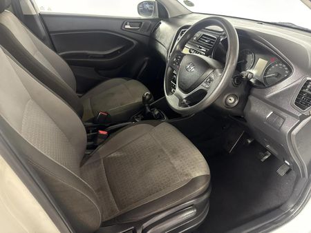 2018-Hyundai-i20-12-Motion_9