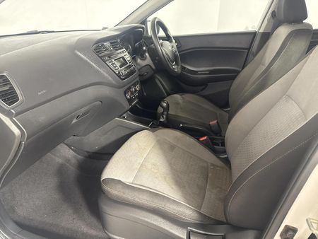 2018-Hyundai-i20-12-Motion_8