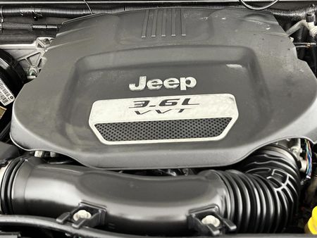2012-Jeep-Wrangler-36-V6-Sahara-2-dr-Auto_12