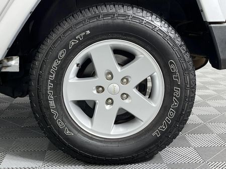 2012-Jeep-Wrangler-36-V6-Sahara-2-dr-Auto_5