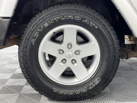2012-Jeep-Wrangler-36-V6-Sahara-2-dr-Auto_6