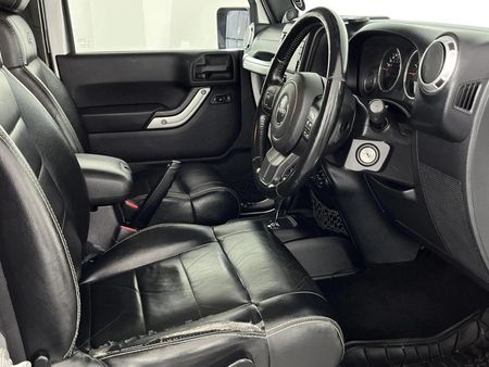 2012-Jeep-Wrangler-36-V6-Sahara-2-dr-Auto_8