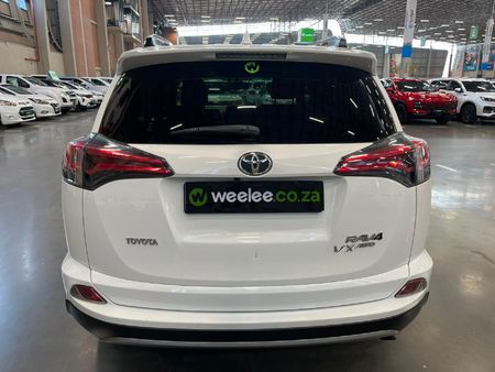 2018-Toyota-RAV4-22-D-VX-Auto_3