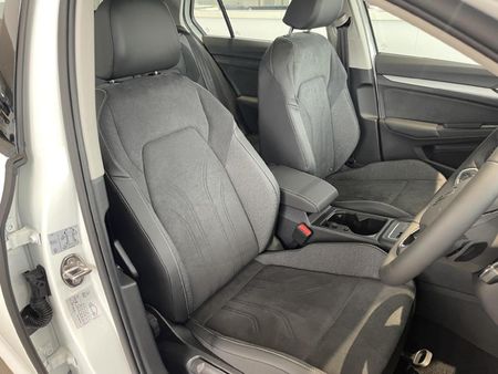 2026-Volkswagen-Golf-14-TSI-Life-Auto-110kw_6