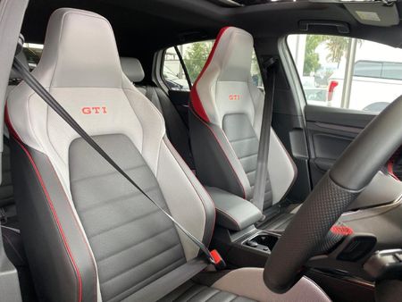 2026-Volkswagen-Golf-8-GTI-20-TSI-DSG_9